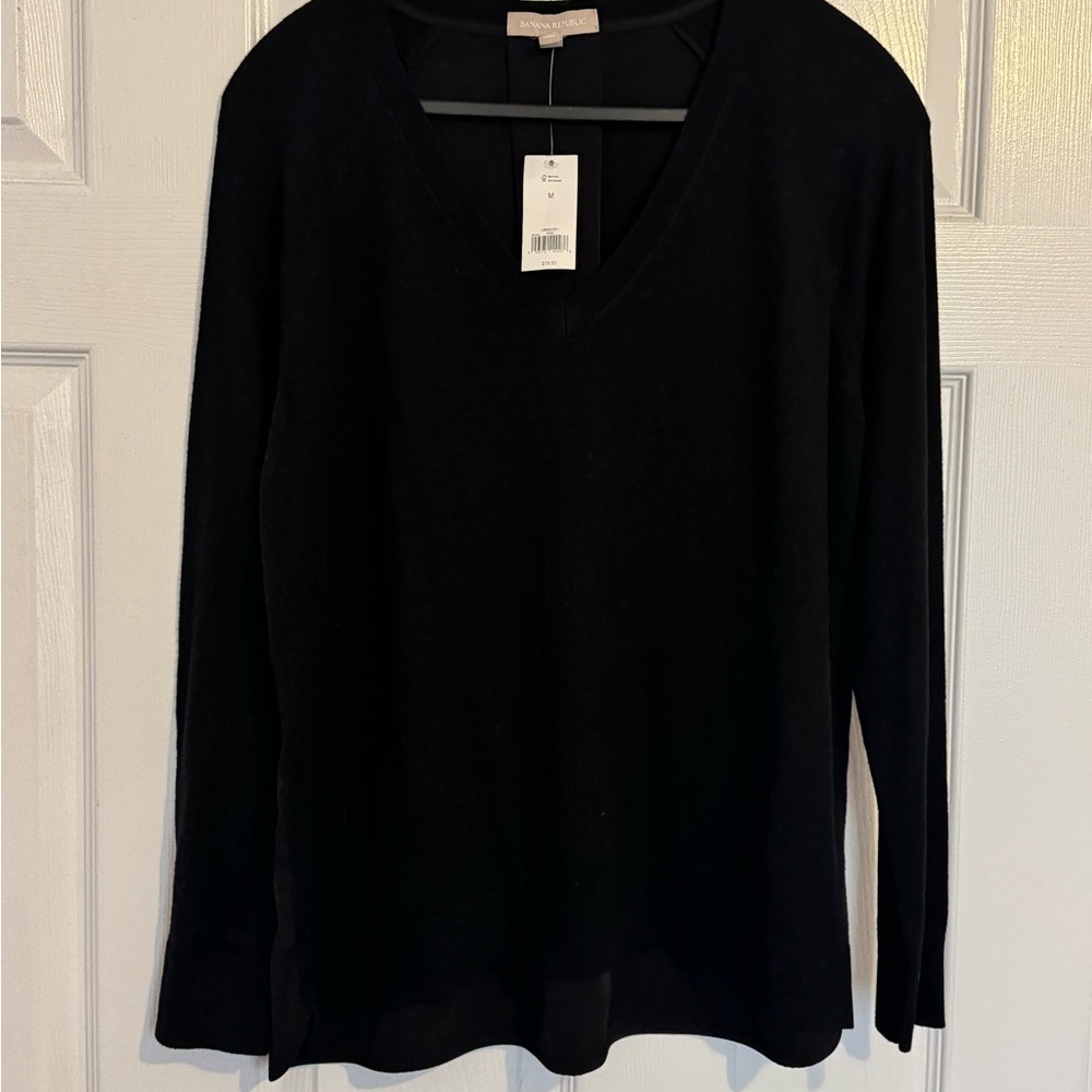 💥SALE💥Banana Republic Black Long Sleeve V-Neck Top - Picture 2 of 7